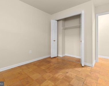 424 Greenbrier Court - Photo Thumbnail 29
