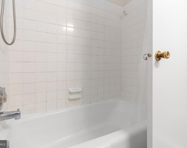424 Greenbrier Court - Photo Thumbnail 35