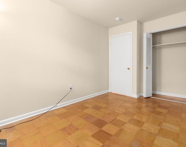 424 Greenbrier Court - Photo Thumbnail 32