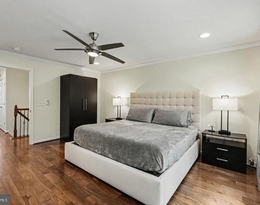 1327 Gilmore Street - Photo Thumbnail 21