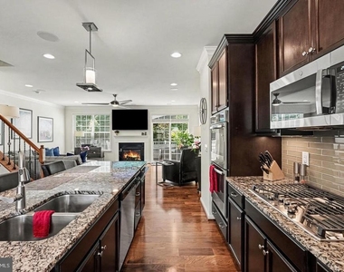 1327 Gilmore Street - Photo Thumbnail 9