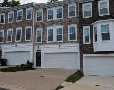 1327 Gilmore Street - Photo Thumbnail 36
