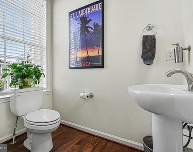 1327 Gilmore Street - Photo Thumbnail 18