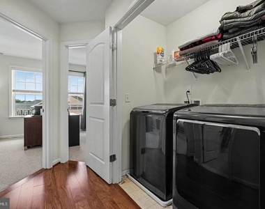 1327 Gilmore Street - Photo Thumbnail 27