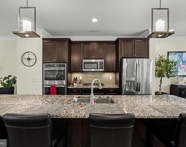 1327 Gilmore Street - Photo Thumbnail 7