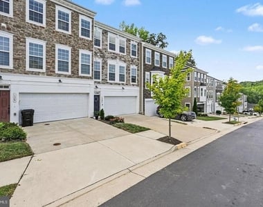 1327 Gilmore Street - Photo Thumbnail 37