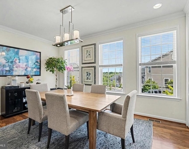 1327 Gilmore Street - Photo Thumbnail 11