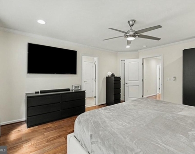 1327 Gilmore Street - Photo Thumbnail 19