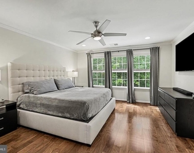 1327 Gilmore Street - Photo Thumbnail 2