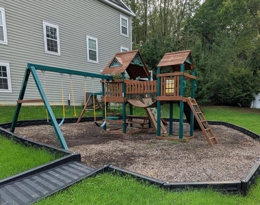 1327 Gilmore Street - Photo Thumbnail 41