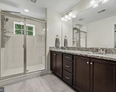 1327 Gilmore Street - Photo Thumbnail 3