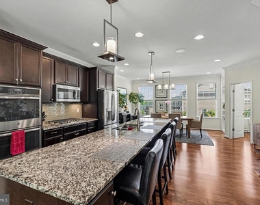 1327 Gilmore Street - Photo Thumbnail 8
