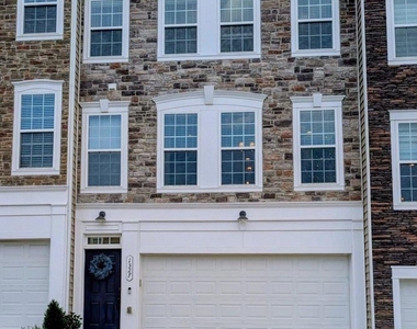 1327 Gilmore Street - Photo Thumbnail 5