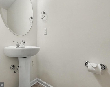 1327 Gilmore Street - Photo Thumbnail 31