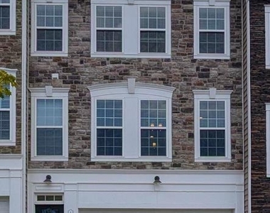 1327 Gilmore Street - Photo Thumbnail 43