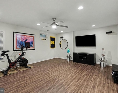 1327 Gilmore Street - Photo Thumbnail 30