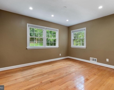 709 E Broad Street - Photo Thumbnail 18