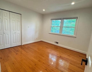 709 E Broad Street - Photo Thumbnail 22