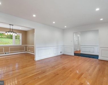709 E Broad Street - Photo Thumbnail 2