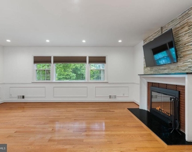 709 E Broad Street - Photo Thumbnail 3