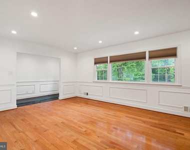 709 E Broad Street - Photo Thumbnail 4