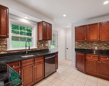 709 E Broad Street - Photo Thumbnail 12