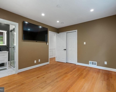 709 E Broad Street - Photo Thumbnail 19