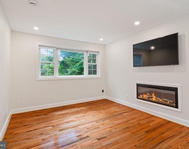 709 E Broad Street - Photo Thumbnail 16