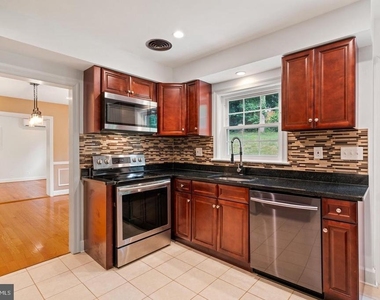 709 E Broad Street - Photo Thumbnail 13
