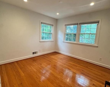 709 E Broad Street - Photo Thumbnail 21