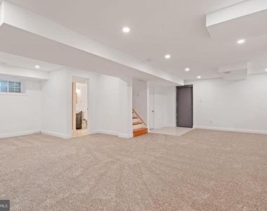 709 E Broad Street - Photo Thumbnail 26