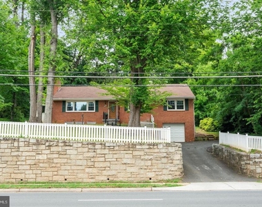 709 E Broad Street - Photo Thumbnail 36
