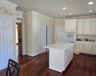 2055 Freeman Drive - Photo Thumbnail 3