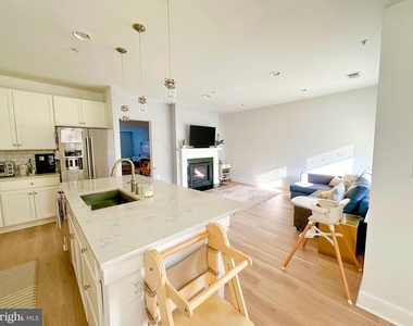 2409 Richmond Highway - Photo Thumbnail 3