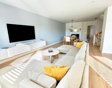 2409 Richmond Highway - Photo Thumbnail 9