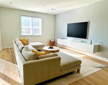 2409 Richmond Highway - Photo Thumbnail 8