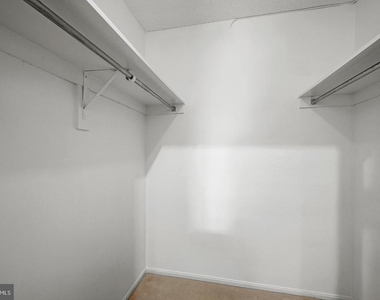 307 Yoakum Parkway - Photo Thumbnail 30
