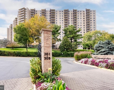 307 Yoakum Parkway - Photo Thumbnail 45