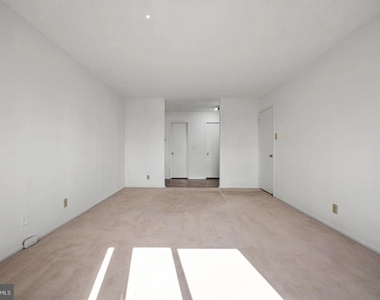 307 Yoakum Parkway - Photo Thumbnail 26