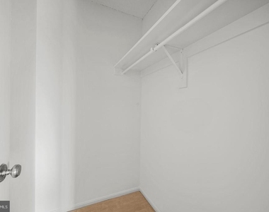 307 Yoakum Parkway - Photo Thumbnail 37