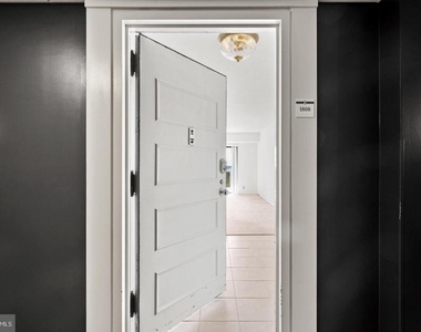 307 Yoakum Parkway - Photo Thumbnail 1