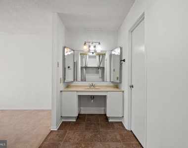 307 Yoakum Parkway - Photo Thumbnail 28