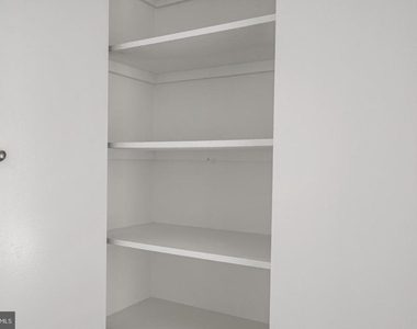 307 Yoakum Parkway - Photo Thumbnail 36
