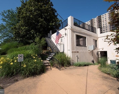 307 Yoakum Parkway - Photo Thumbnail 58
