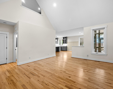917 S Blount Street - Photo Thumbnail 3