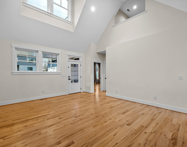 917 S Blount Street - Photo Thumbnail 6