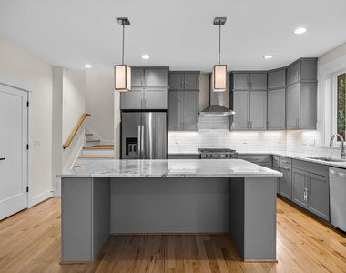 917 S Blount Street - Photo Thumbnail 7