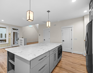 917 S Blount Street - Photo Thumbnail 14