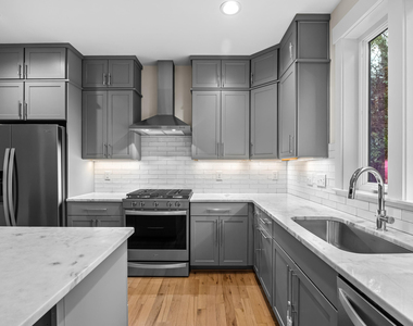 917 S Blount Street - Photo Thumbnail 11