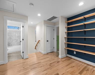 917 S Blount Street - Photo Thumbnail 2